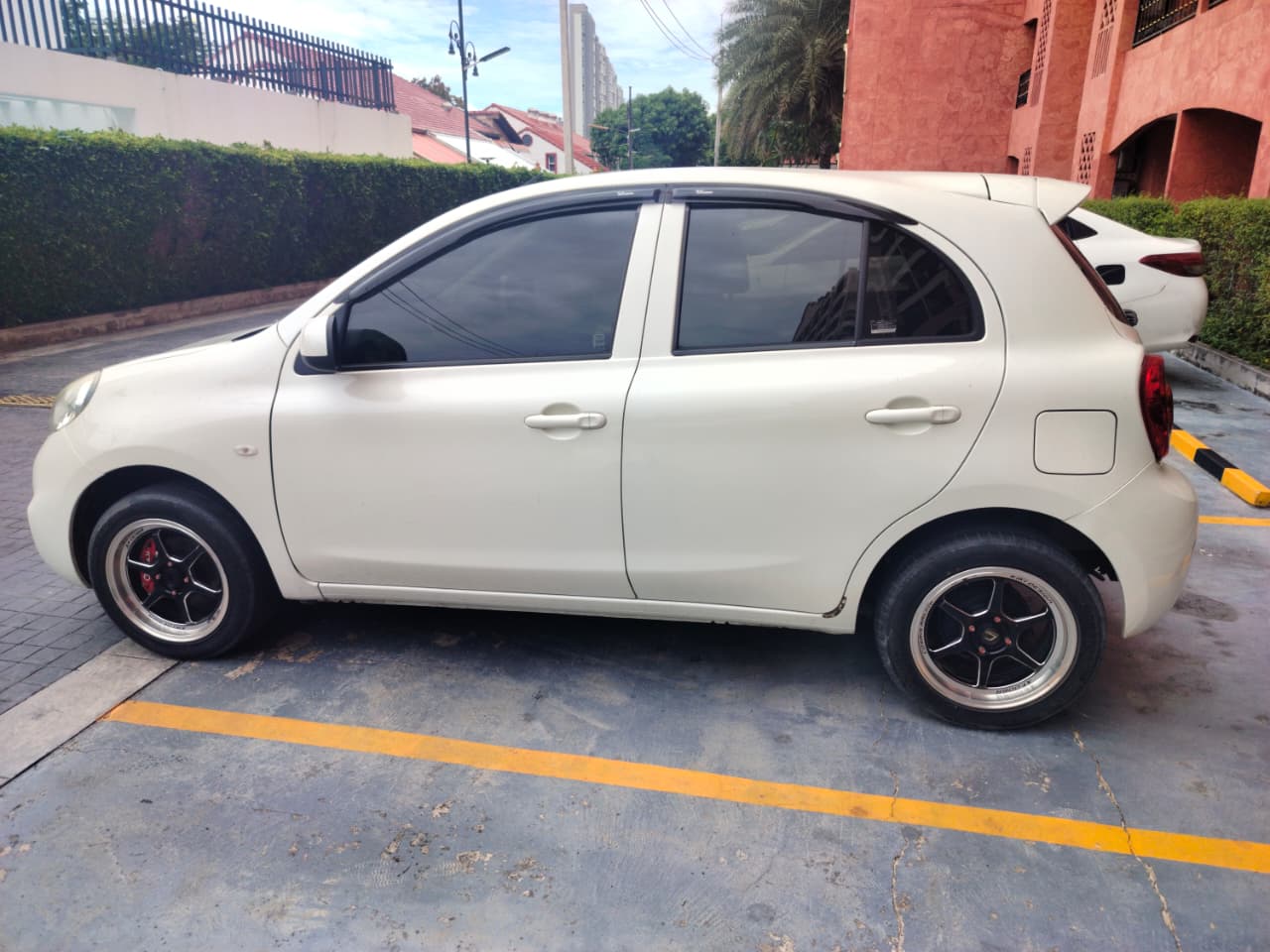 Nissan March